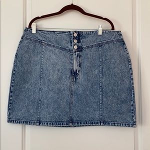 Forever 21 Plus Acid Wash Denim Mini Skirt NWT